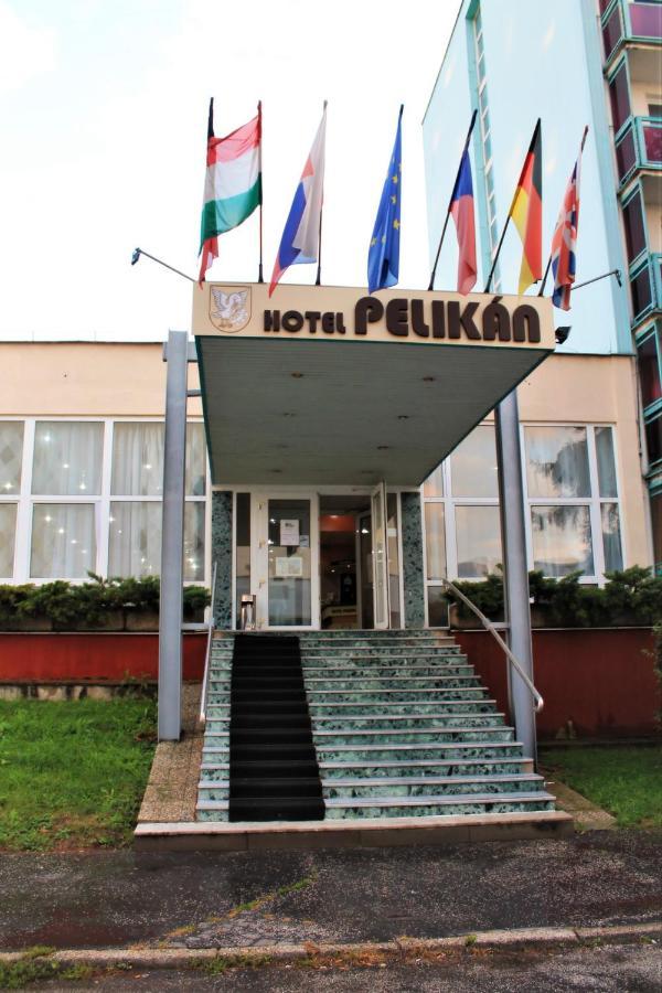 Hotel Pelikán Lučenec Exterior foto