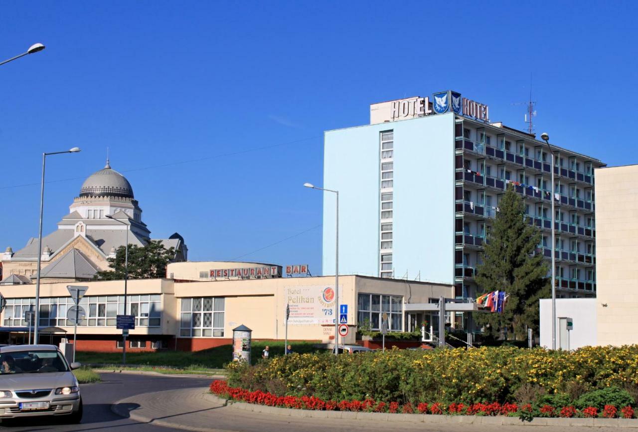 Hotel Pelikán Lučenec Exterior foto